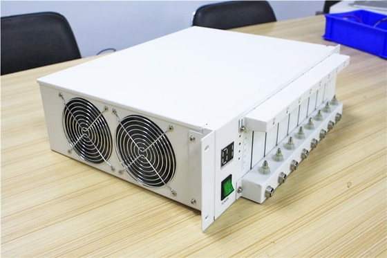 Charge cylindrique de 18650 batteries de Presmatic et appareil de contrôle 5V 3A 8CH de décharge commandé par PC