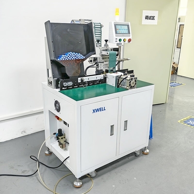 Machine à coller du papier isolant à pile cylindrique