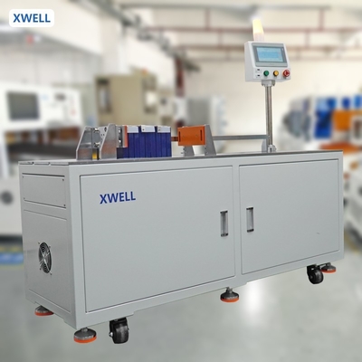 Machine à accumuler et à presser des cellules de batteries au lithium prismatique