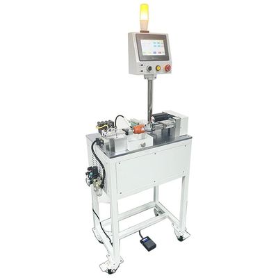 Bon prix le couteau cylindrique semi automatique de chapeau de douille de cellules de machine de production de paquet de la batterie 0.6MPa enlèvent la machine en ligne