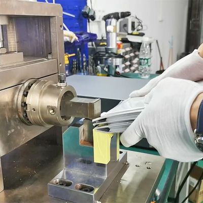 Bon prix Soudeuse ultrasonique 20khz de batterie de cellules de poche d'automobile de New Energy avec le contrôle de PLC en ligne