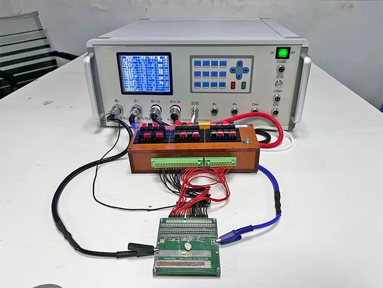 Équipement de test BMS de type bureau pour carte synchrone indépendante intégrée
