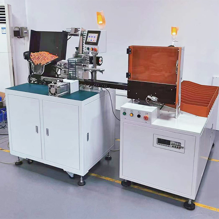 Tous dans des batteries cylindrique d'une de batterie trieuse d'autocollant empaquettent coller la machine