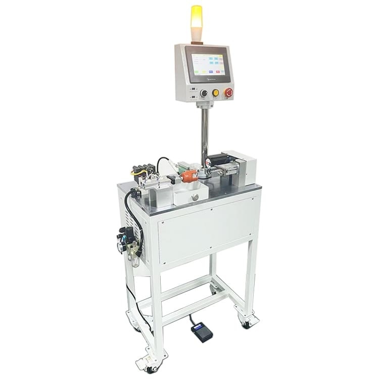 le couteau cylindrique semi automatique de chapeau de douille de cellules de machine de production de paquet de la batterie 0.6MPa enlèvent la machine