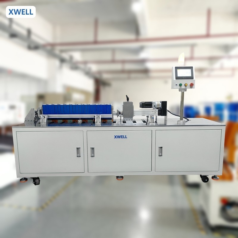 Machine à empiler et à presser des modules prismatiques de batteries au lithium pour le système de stockage d'énergie