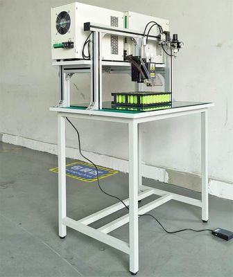 Bon prix Soudeuse par points de cellule de batterie de portique, soudeuse cylindrique de paquet de batterie de lithium de tache de C.C en ligne