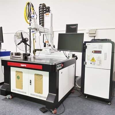 Bon prix machine de soudure laser de la batterie 2000w, équipement cylindrique d'Assemblée de cellules de poche en ligne
